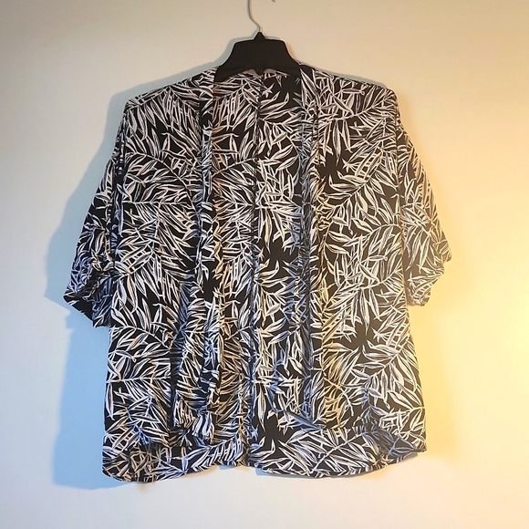 Ann Taylor LOFT Kimono Wrap Cover Up Black White Palm Tree Leaves Small - Picture 1 of 4